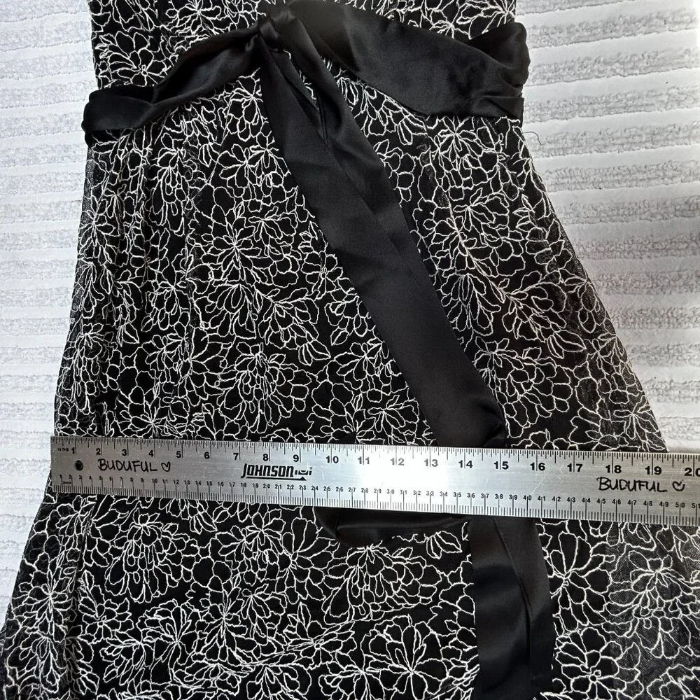 Adrianna Papell Women's Embroidered Midi A-Line Dress Size 6 Tie Waist Black - Picture 8 of 9